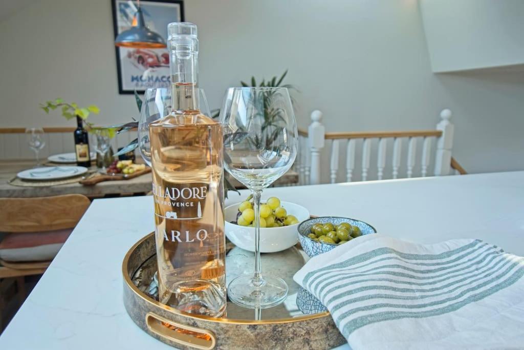 Luxurious 2-bedroom With Rooftop Terrace, Gourmet Kitchen & Fireplace London