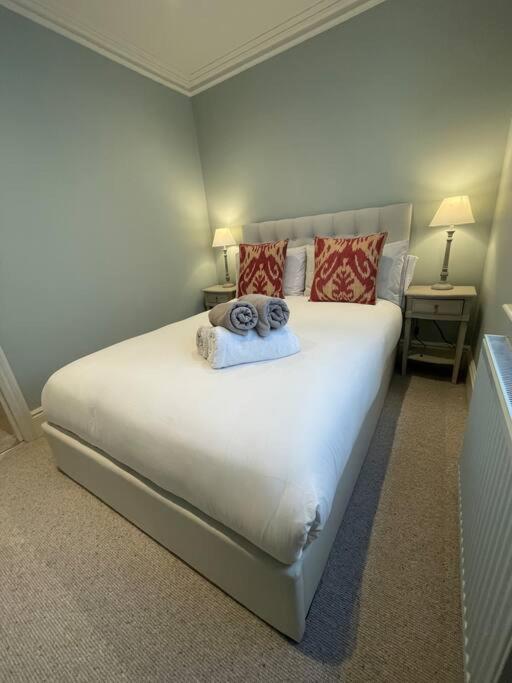 Luxurious 2-bedroom With Rooftop Terrace, Gourmet Kitchen & Fireplace Apartment