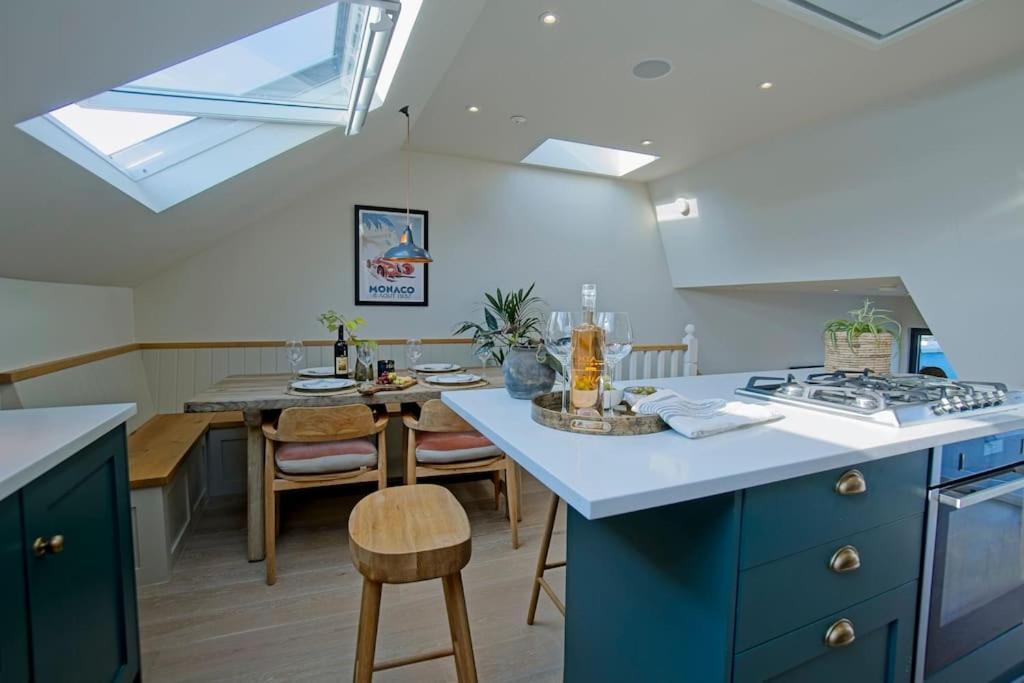 Apartment Luxurious 2-bedroom With Rooftop Terrace, Gourmet Kitchen & Fireplace