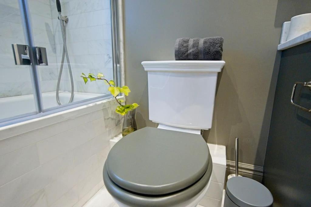 Apartment Luxurious 2-bedroom With Rooftop Terrace, Gourmet Kitchen & Fireplace *