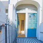 Luxurious 2-Bedroom With Rooftop Terrace, Gourmet Kitchen & Fireplace