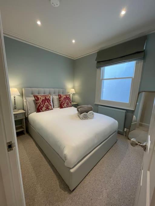 Luxurious 2-bedroom With Rooftop Terrace, Gourmet Kitchen & Fireplace Appartamento