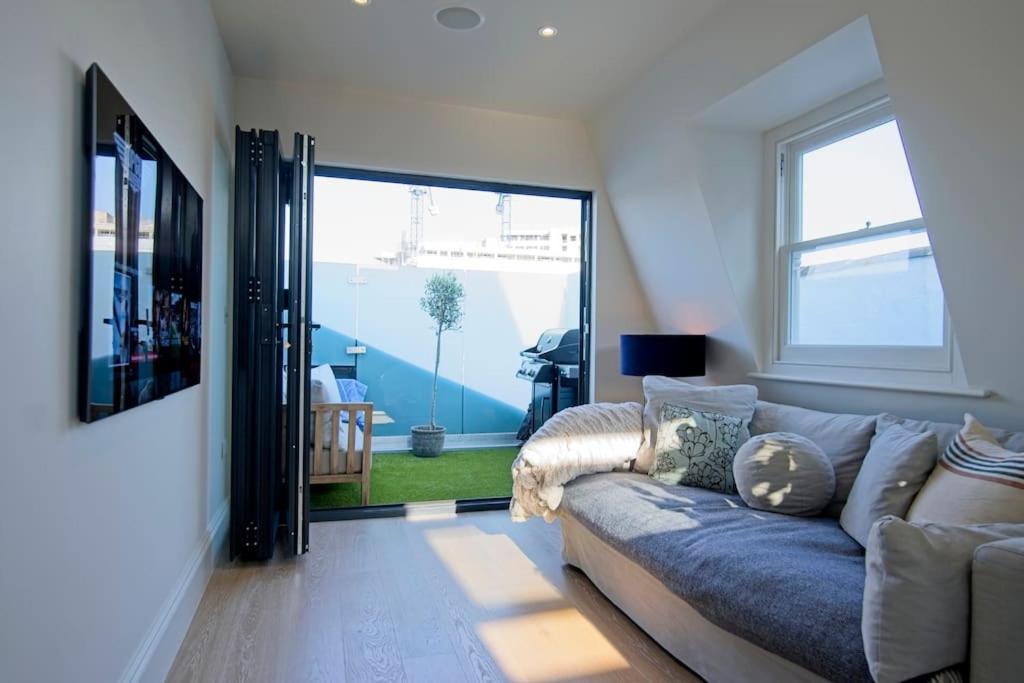 Luxurious 2-bedroom With Rooftop Terrace, Gourmet Kitchen & Fireplace Londra