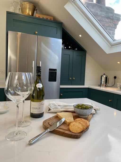 Luxurious 2-bedroom With Rooftop Terrace, Gourmet Kitchen & Fireplace Appartamento