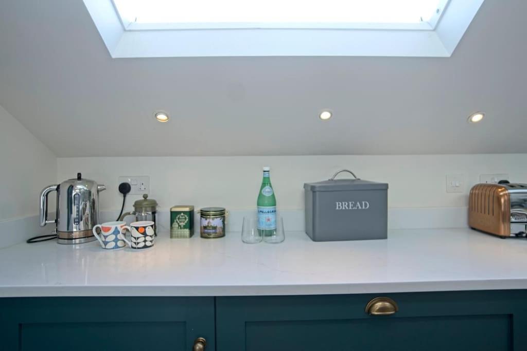 Luxurious 2-bedroom With Rooftop Terrace, Gourmet Kitchen & Fireplace Appartamento Londra