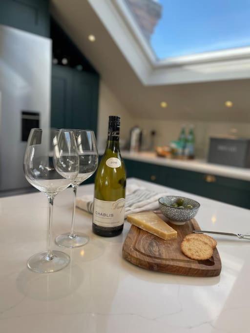 Appartamento Luxurious 2-bedroom With Rooftop Terrace, Gourmet Kitchen & Fireplace *