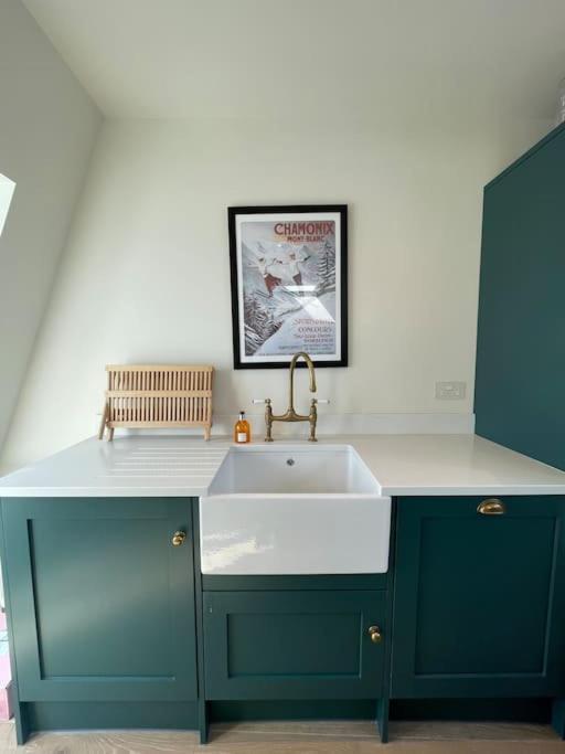 Luxurious 2-bedroom With Rooftop Terrace, Gourmet Kitchen & Fireplace Appartamento *
